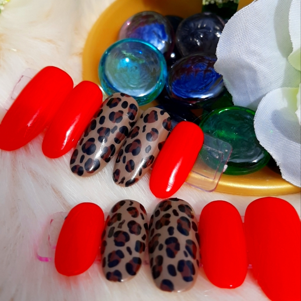 RED LEOPARD press on nails